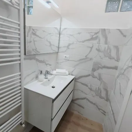 Апартаменты Leni's House *